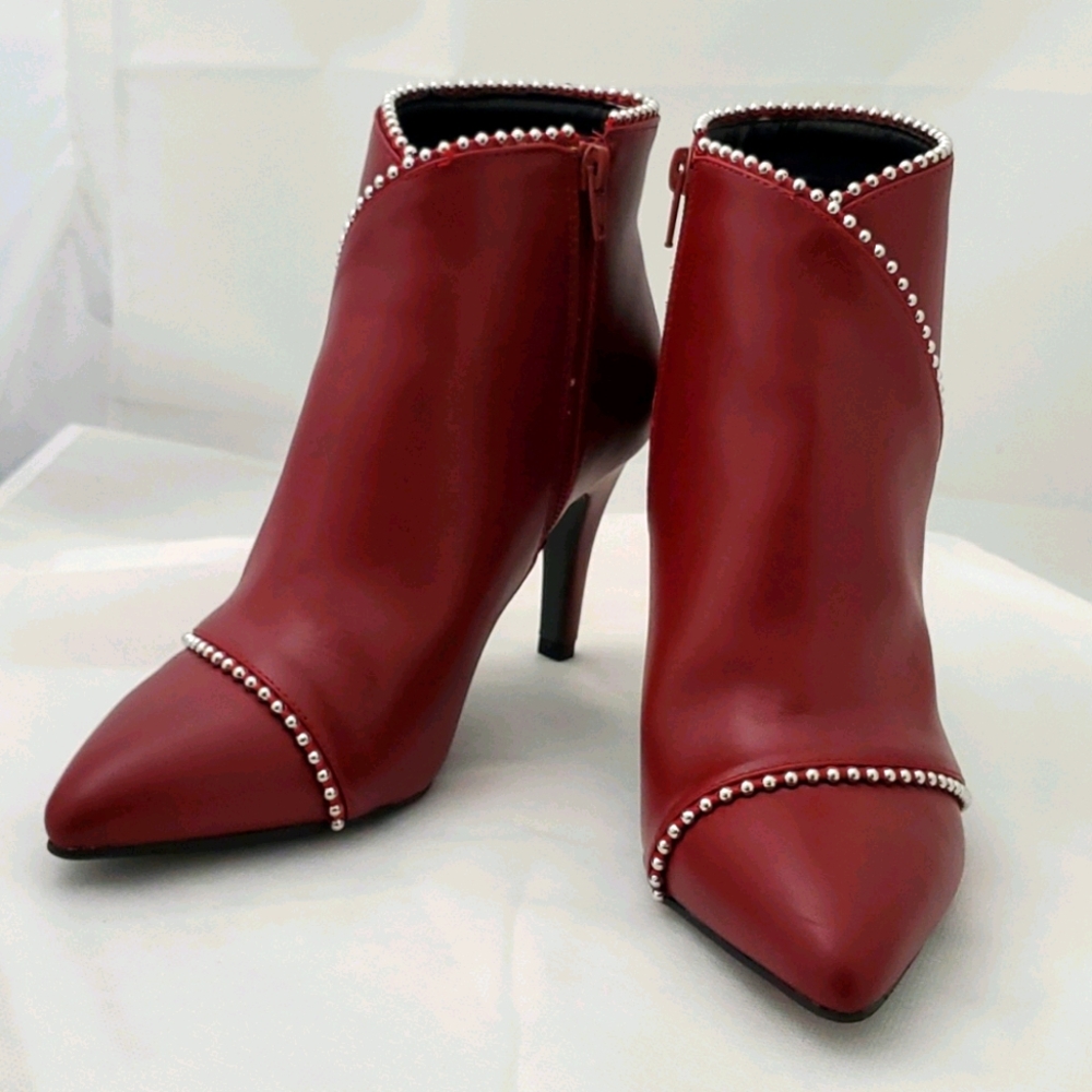 Apt. 9 sz 8 heeled wine color bootie